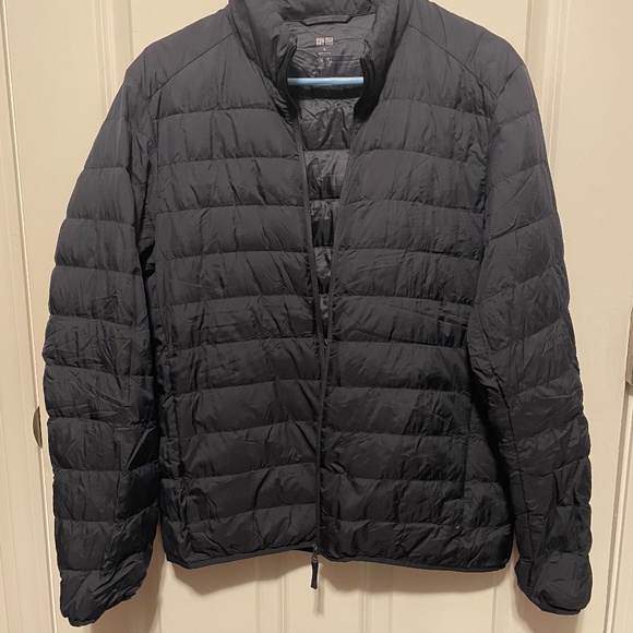Uniqlo Men’s light weight down filled puffer Jacket Size Small - Picture 6 of 6